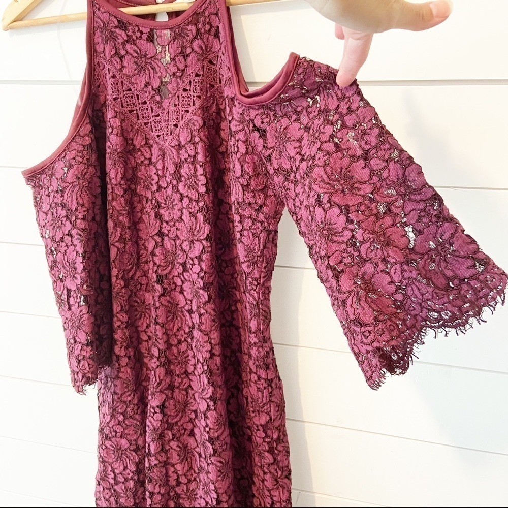 Skies are Blue | Lace Cold Shoulder Dress size Medium, M, Wine/Burgundy color. - Picture 5 of 13